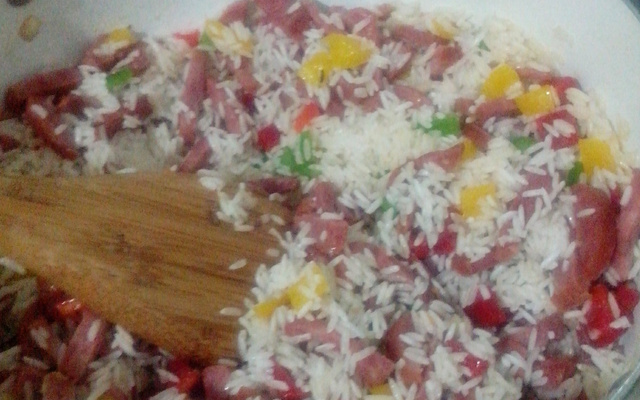 Arroz com lingüiça