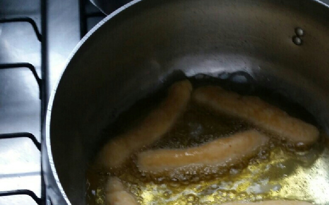 Biscoito de polvilho com massa de pão de queijo