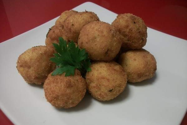 Bolinha de milho verde recheada