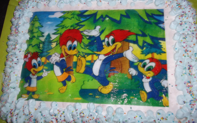 Bolo de aniversário com papel de arroz