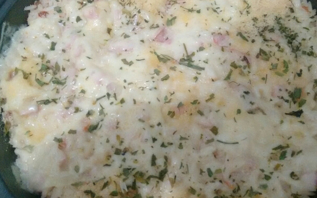 Arroz de forno simples e gostoso