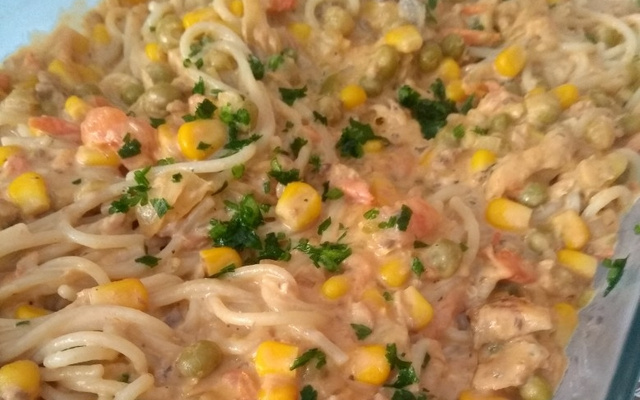 Macarrão ao molho de sardinha ao creme de leite