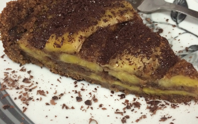 Torta integral de banana com granola