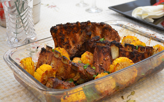 Costelinha de porco com milho