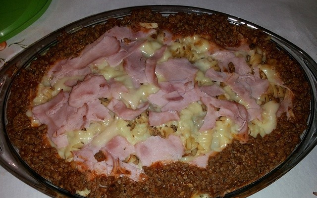 Macarrão de forno com presunto e queijo
