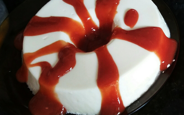 Pudim de iogurte com goiabada fácil