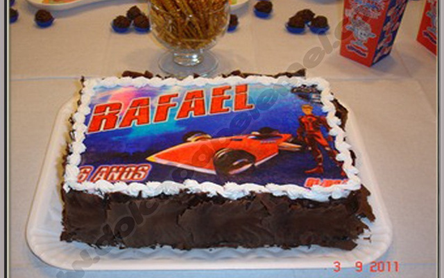 Bolo de aniversário com papel de arroz