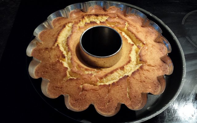 Bolo de fubá cremoso com coco