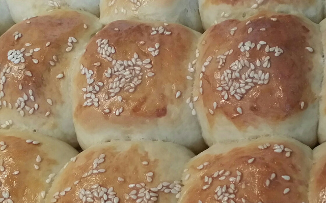 Pão de batata recheado com mortadela