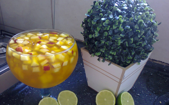 Gelatina com frutas simples