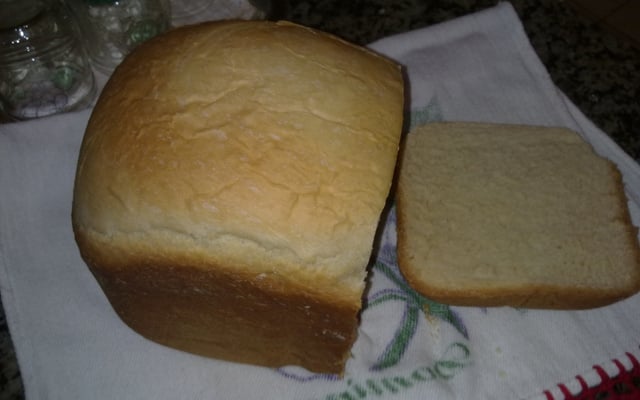 Pão de leite condensado feito na máquina de pão