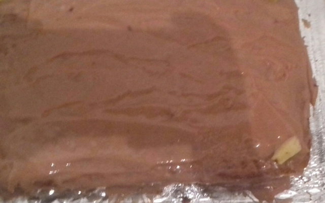 Bolo simples com cobertura de goiabada