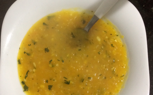 Sopa de abóbora com queijo branco