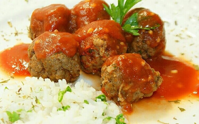 Almôndegas ao molho simples