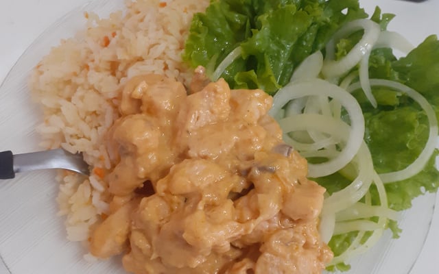 Estrogonofe de frango com champignon