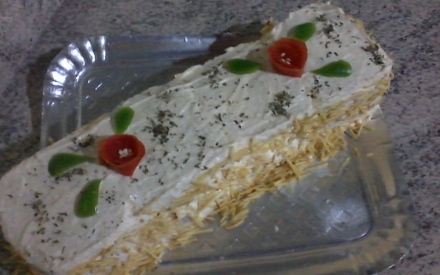 Torta fria de pão de forma com frango