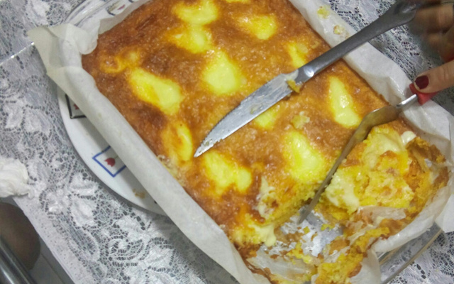 Bolo de milho com requeijão cremoso