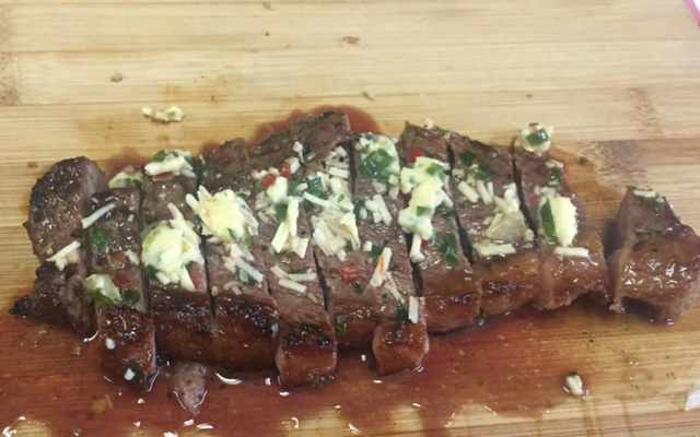 Manteiga temperada para churrasco