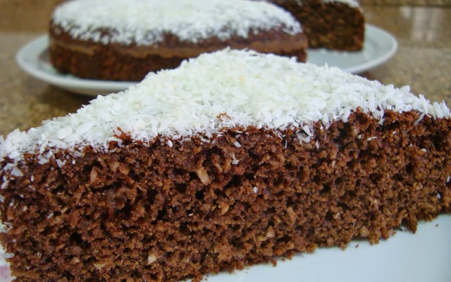 Bolo de chocolate com coco original