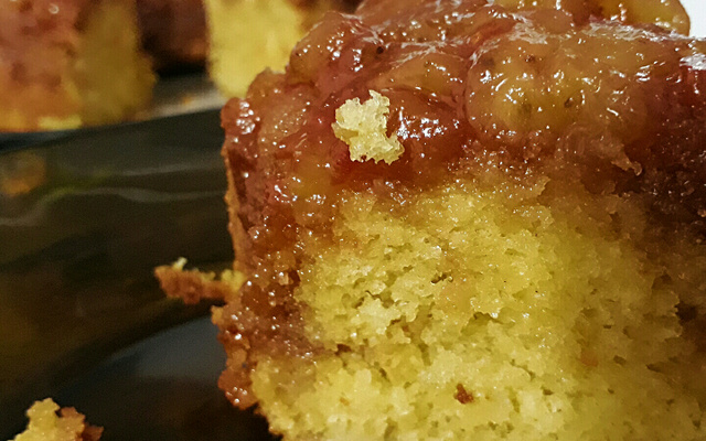 Bolo de banana caramelizada sensacional