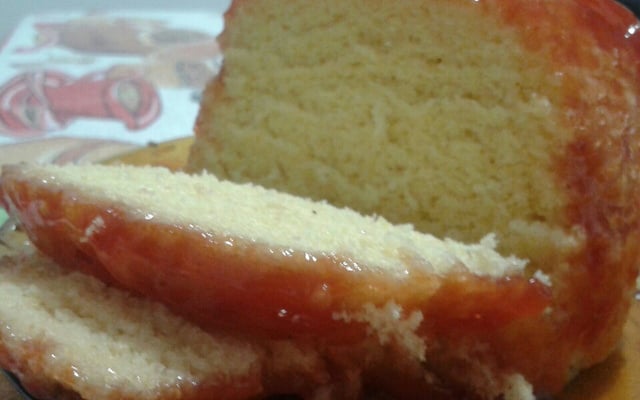 Bolo de xícara de fubá com goiabada