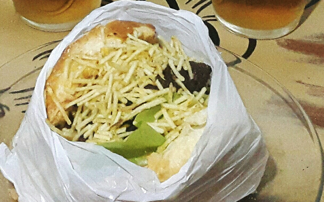 Hambúrguer artesanal com maionese de bacon