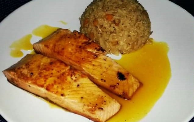 Salmão ao molho de maracujá