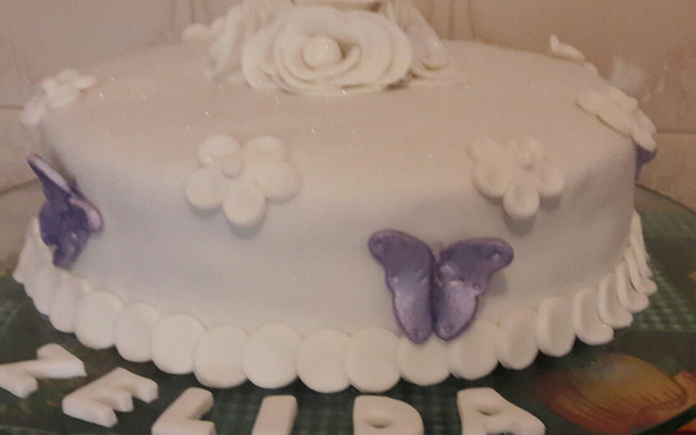 Bolo decorado com pasta americana