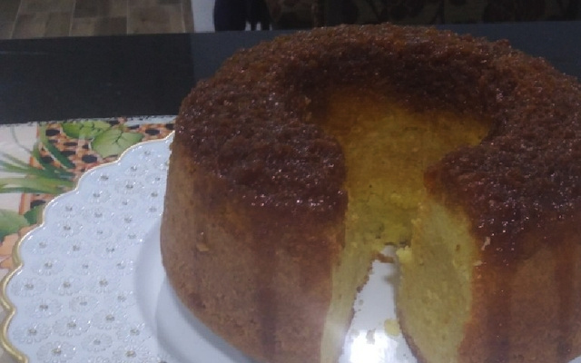 Bolo de fubá caramelizado