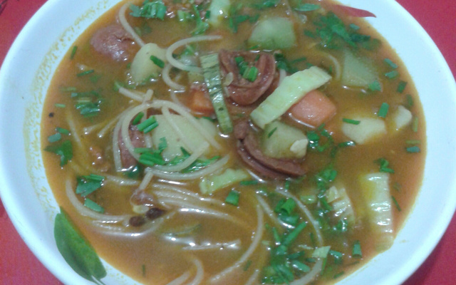 Sopa de macarrão com feijão