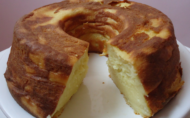 Bolo de leite com suco de laranja