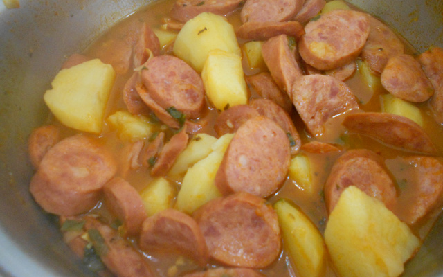 Linguiça calabresa com batata