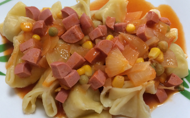 Macarrão com molho de salsicha