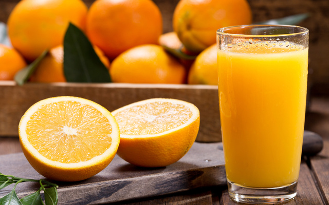 Suco de laranja com mamão
