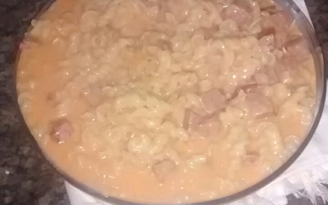 Macarrão com calabresa na panela de pressão
