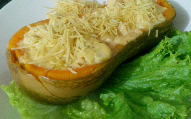 Abobrinha recheada com frango (Zapalito)