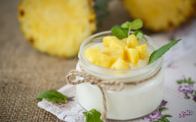 Abacaxi caramelado com creme