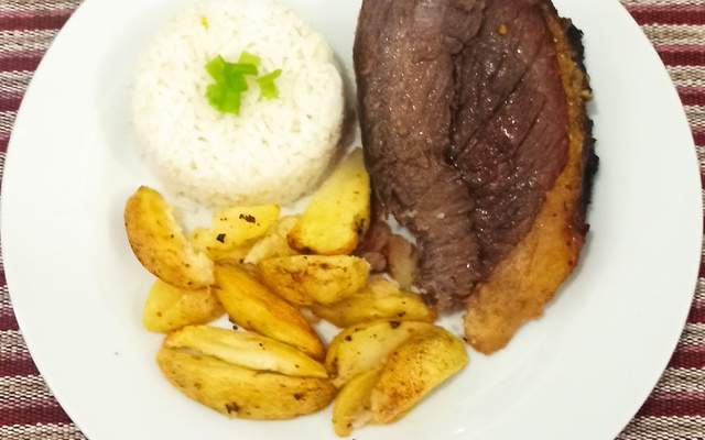 Picanha de forno com batatas