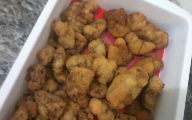 Iscas de carne à milanesa