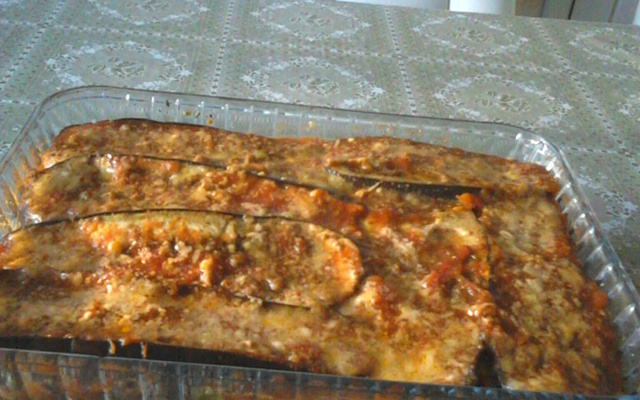 Carne moída com berinjela gratinada
