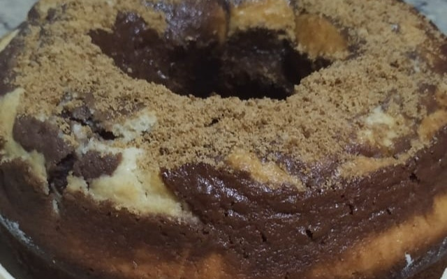 Bolo mesclado simples e rápido da Lary