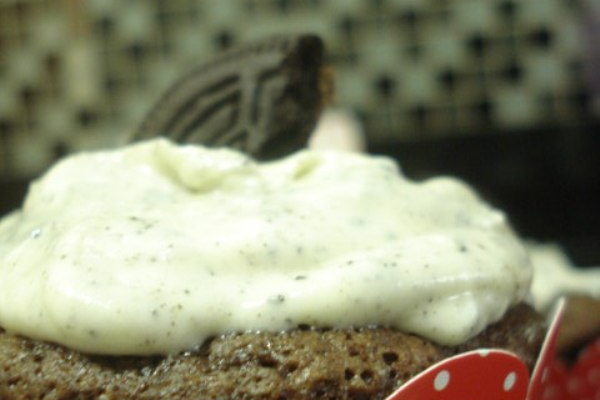 Cupcake de negresco com geleia