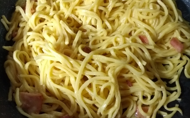 A verdadeira receita italiana de espaguete à carbonara
