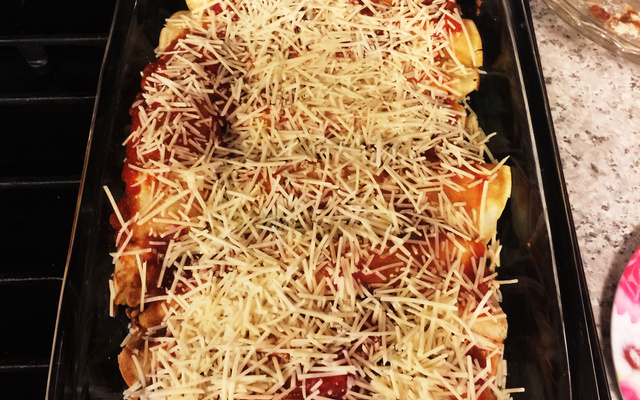 Panqueca com recheio de carne moída e mussarela