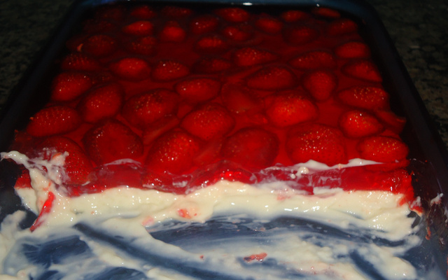 Torta de gelatina com morangos