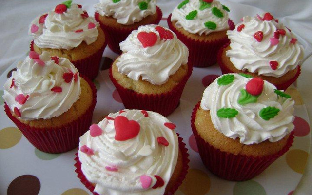 Cupcake com geleia de morango