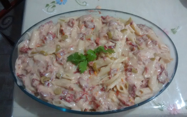Penne com requeijão e tomate seco