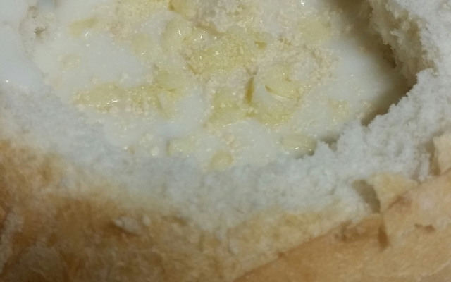 Sopa de palmito no pão Italiano