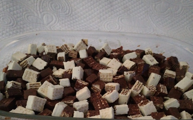 Pavê de bolacha maisena com creme branco e creme preto