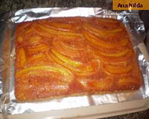 Bolo de banana caramelada